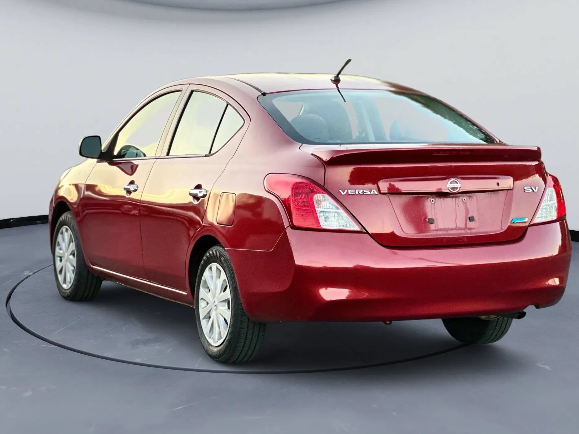 Used 2014 Nissan Versa SV FWD image 5