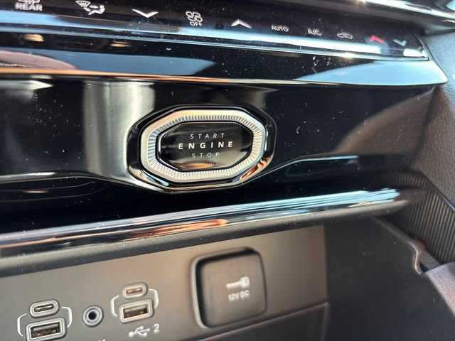 New 2026 Jeep Grand Cherokee L Limited w/ Limited Altitude Package AWD/4WD image 19