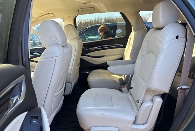 Used 2023 Buick Enclave Essence image 12