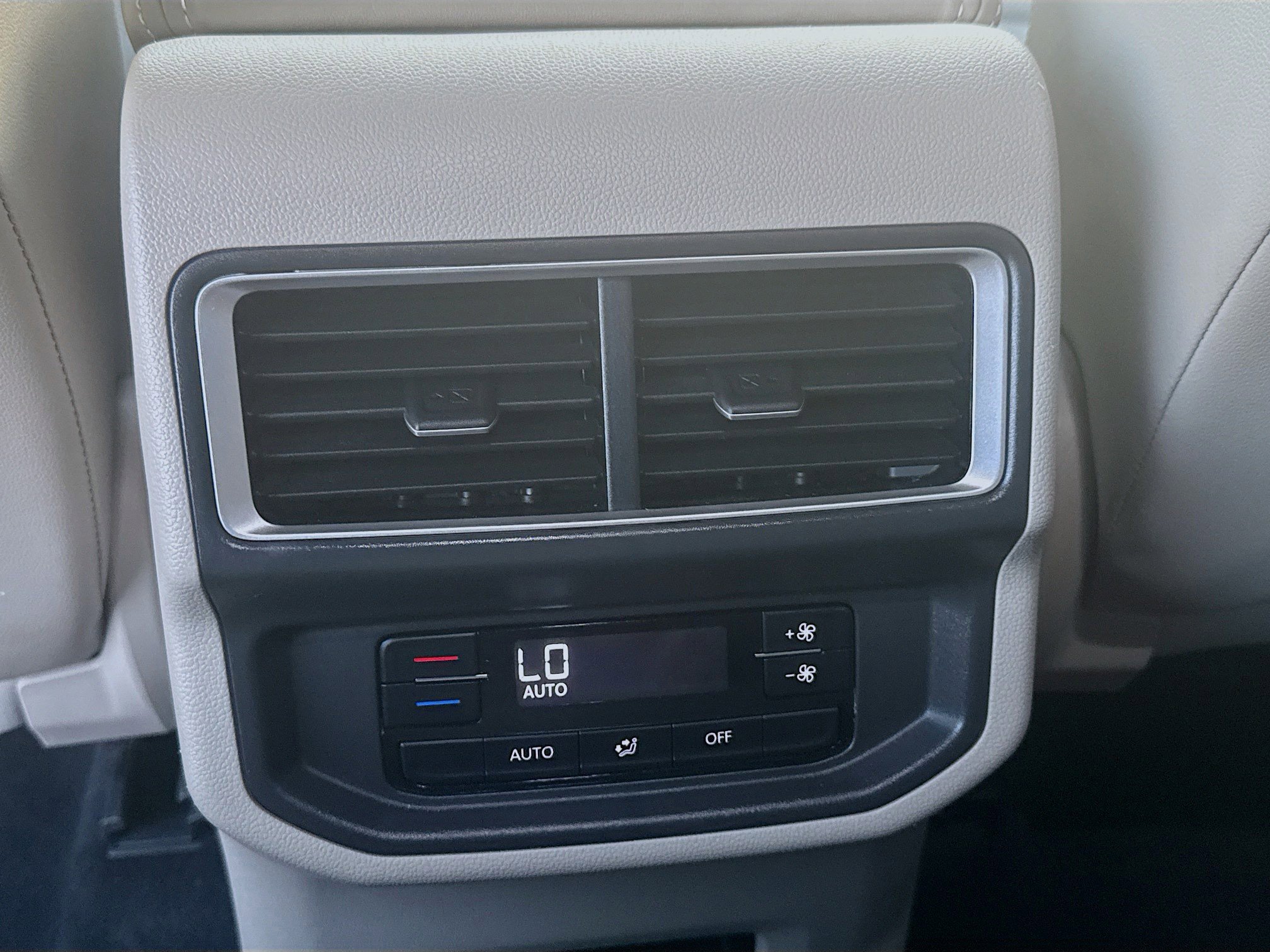 Used 2024 Volkswagen Atlas SE image 22