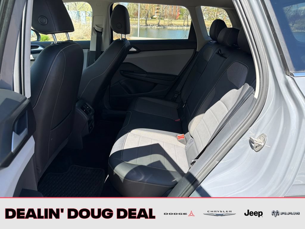 Used 2022 Volkswagen Taos SE FWD image 18