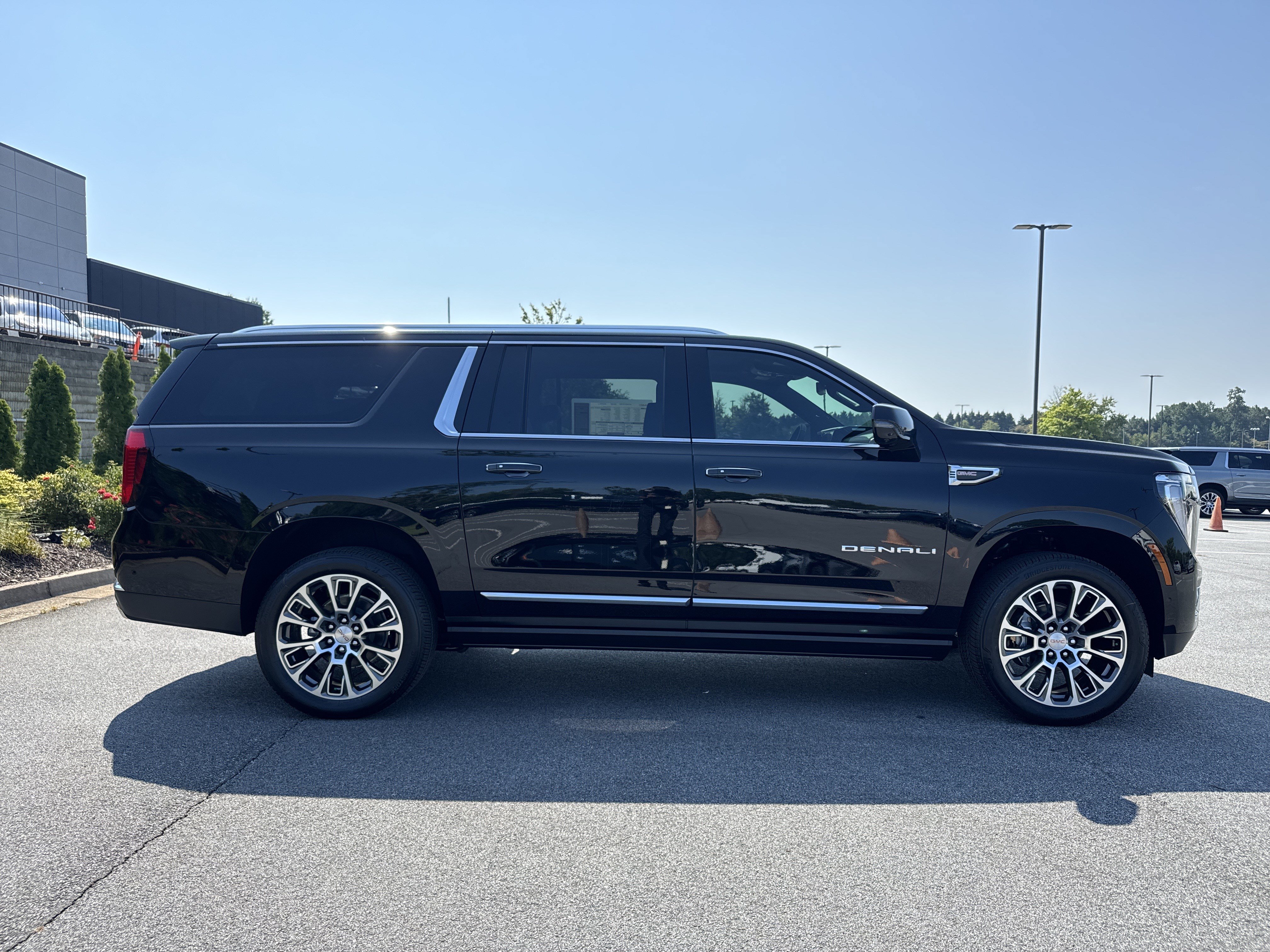 New 2026 GMC Yukon XL Denali w/ Sun & Power Step Package AWD/4WD image 11