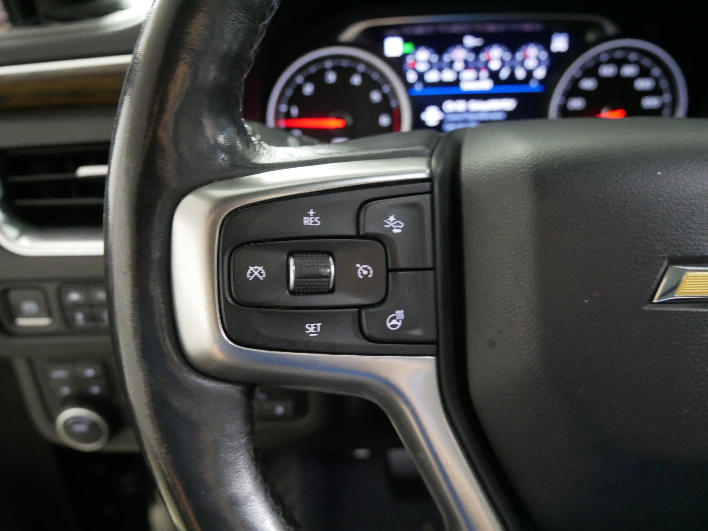 Used 2021 Chevrolet Tahoe Premier w/ Premium Package AWD/4WD image 27