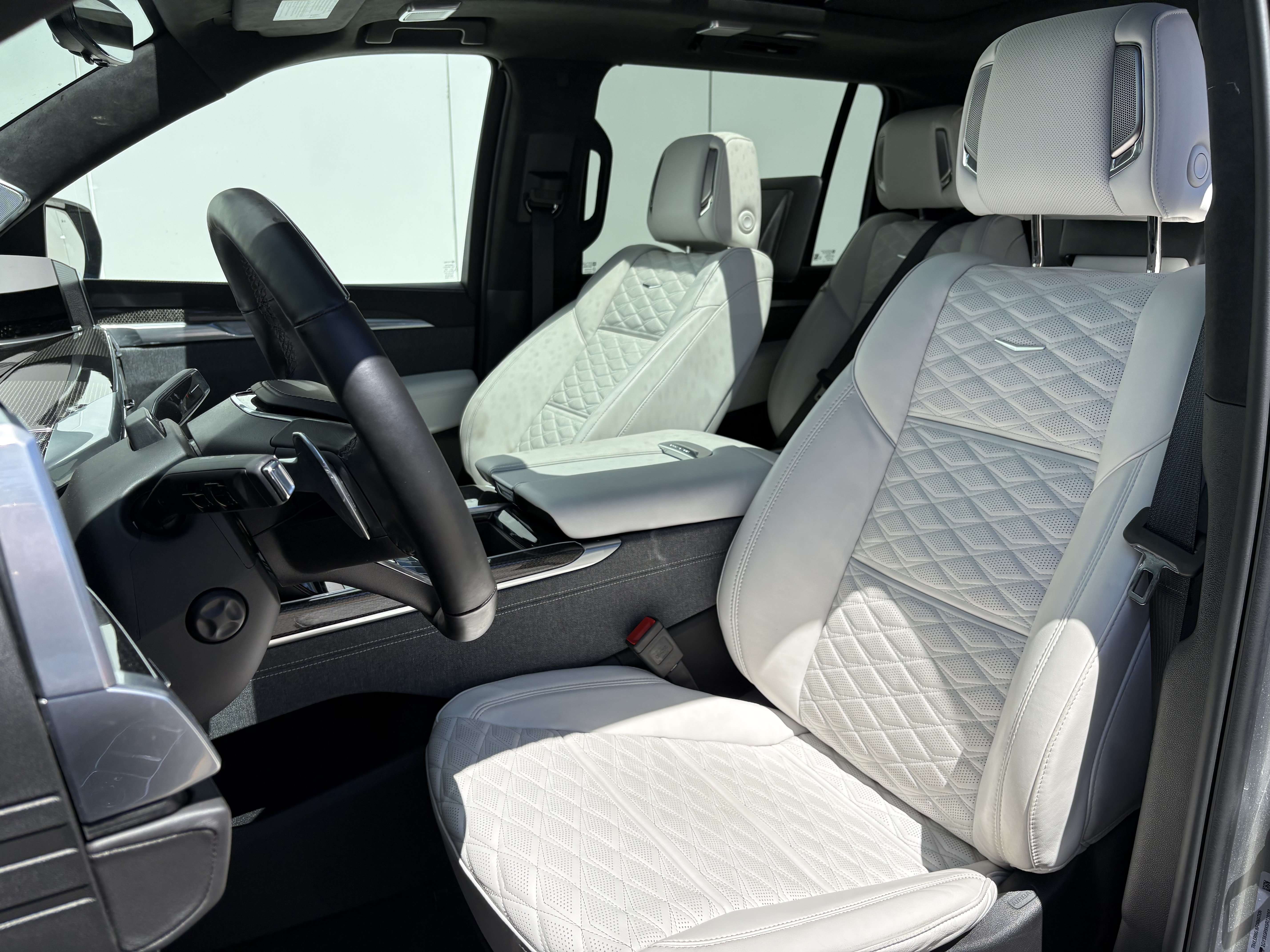 Certified 2025 Cadillac Escalade ESV V AWD/4WD image 11