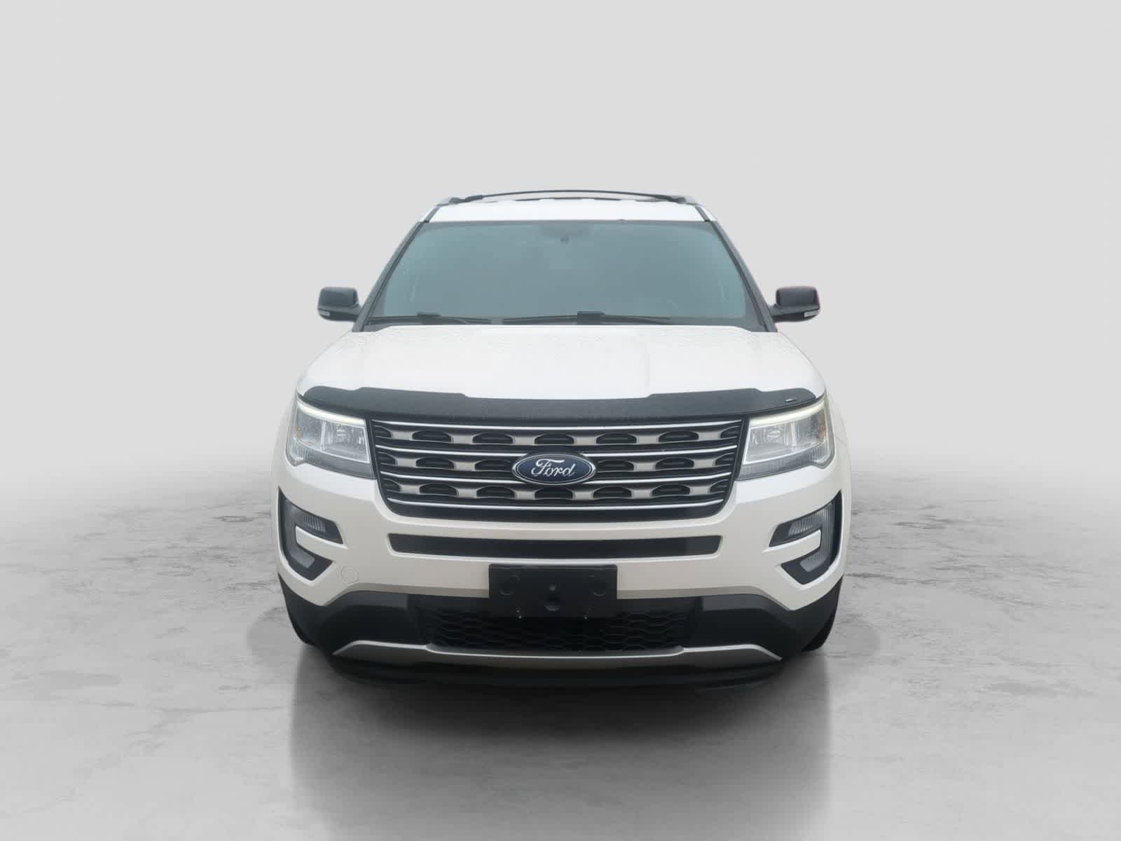 Used 2017 Ford Explorer XLT AWD/4WD image 3