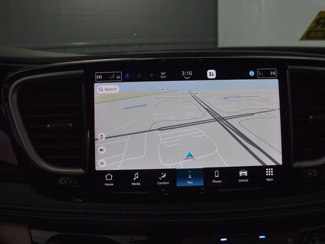 Used 2023 Chrysler Pacifica Limited image 25