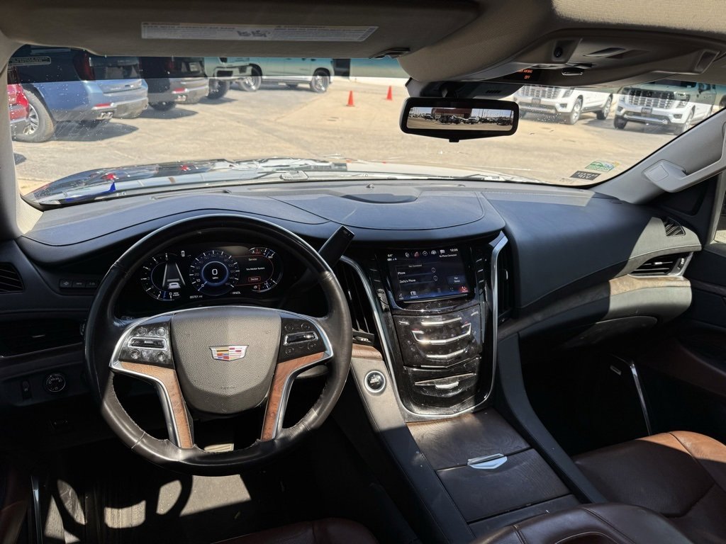 Used 2019 Cadillac Escalade Premium Luxury image 3