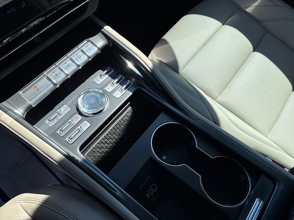 Used 2025 Lincoln Nautilus Premier w/ Jet Appearance Package image 26