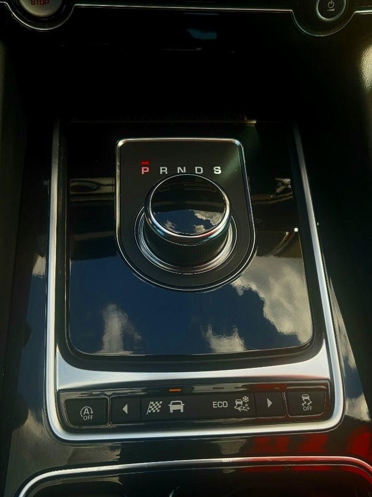 Used 2020 Jaguar F-PACE S image 8