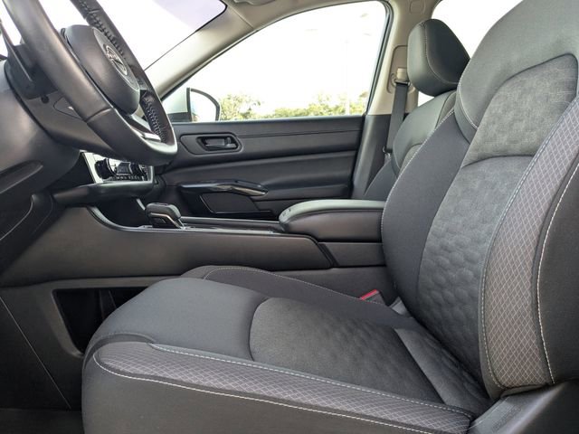 Used 2024 Nissan Pathfinder SV image 27