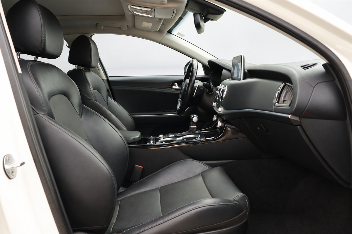 Used 2019 Kia Stinger Premium RWD image 21