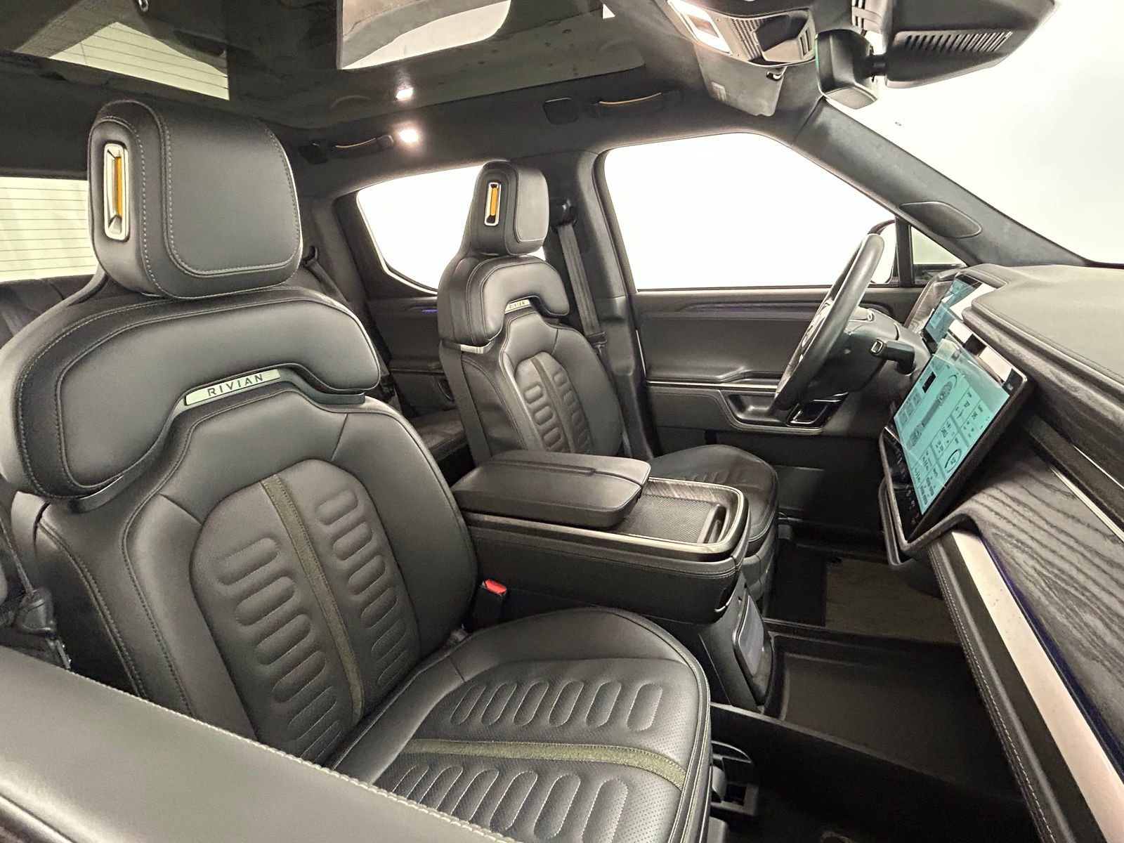 Used 2022 Rivian R1T Adventure image 38