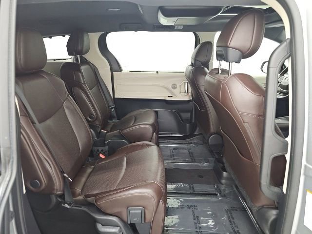 Certified 2022 Toyota Sienna Platinum FWD image 36