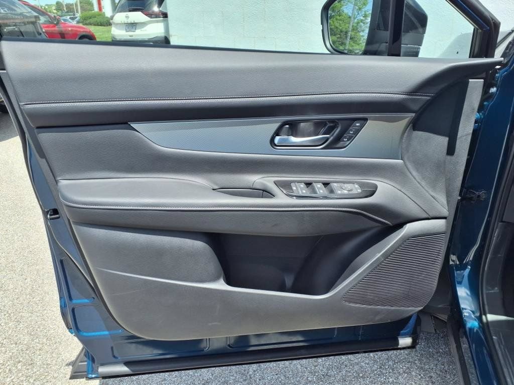 New 2025 Nissan Murano SL w/ Cargo Package AWD/4WD image 11
