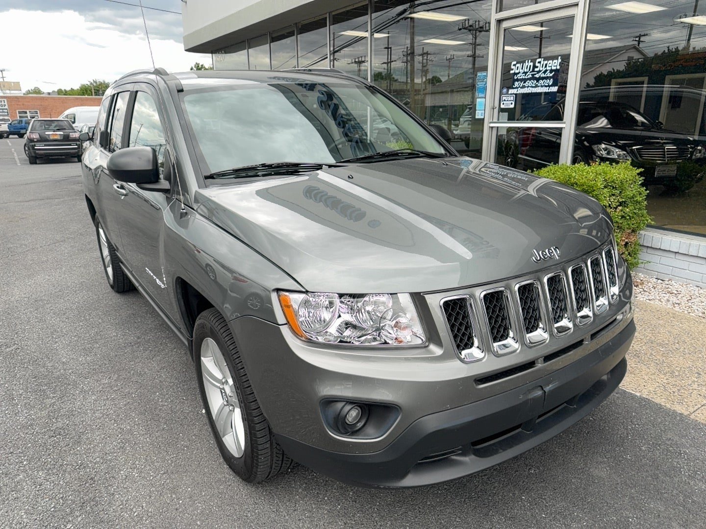 Used 2012 Jeep Compass Latitude AWD/4WD image 2