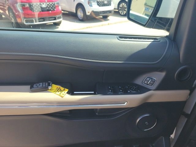 Used 2024 Ford Expedition Limited image 16