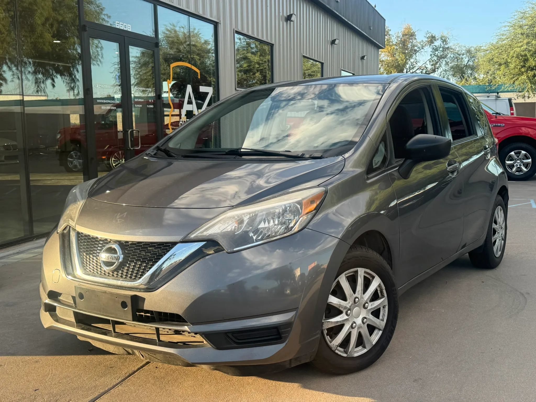 Used 2018 Nissan Versa Note FWD image 4