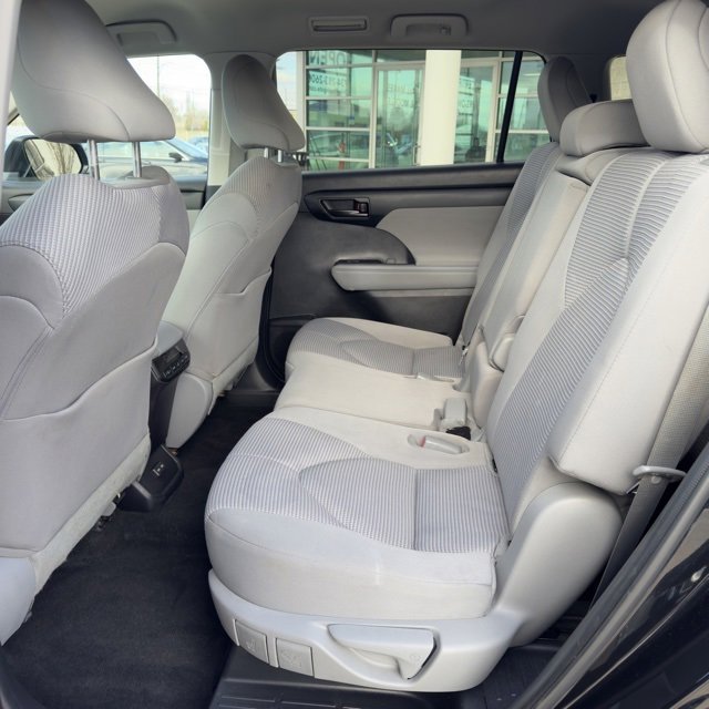 Used 2023 Toyota Highlander L image 11