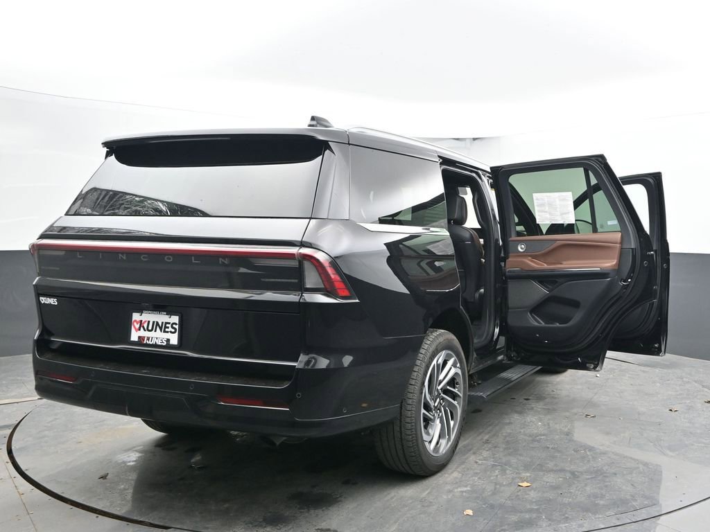 Used 2025 Lincoln Navigator Reserve image 60
