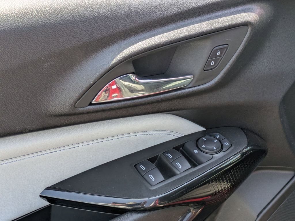 Used 2025 Chevrolet Trax LT w/ LT Convenience Package image 13