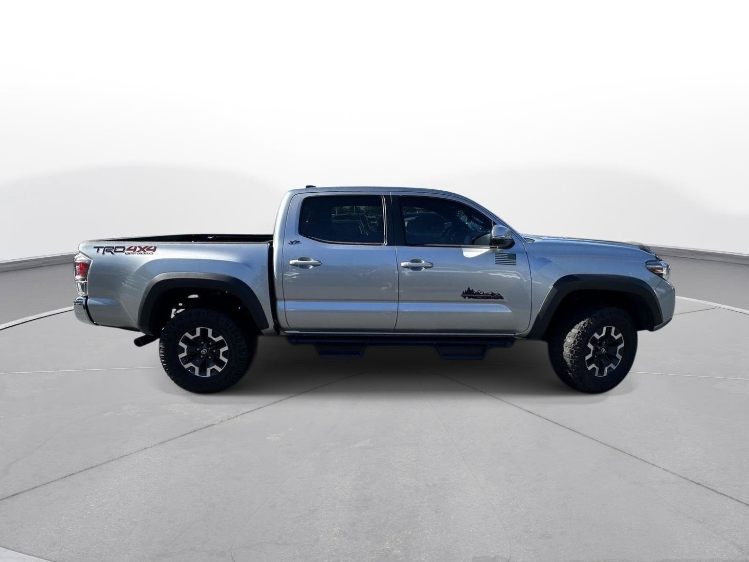 Certified 2023 Toyota Tacoma TRD Off-Road AWD/4WD image 5