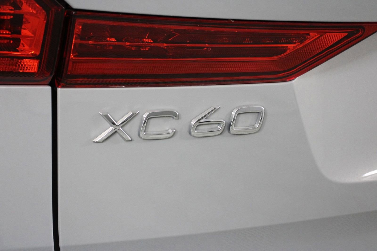 Certified 2025 Volvo XC60 B5 Core AWD/4WD image 19
