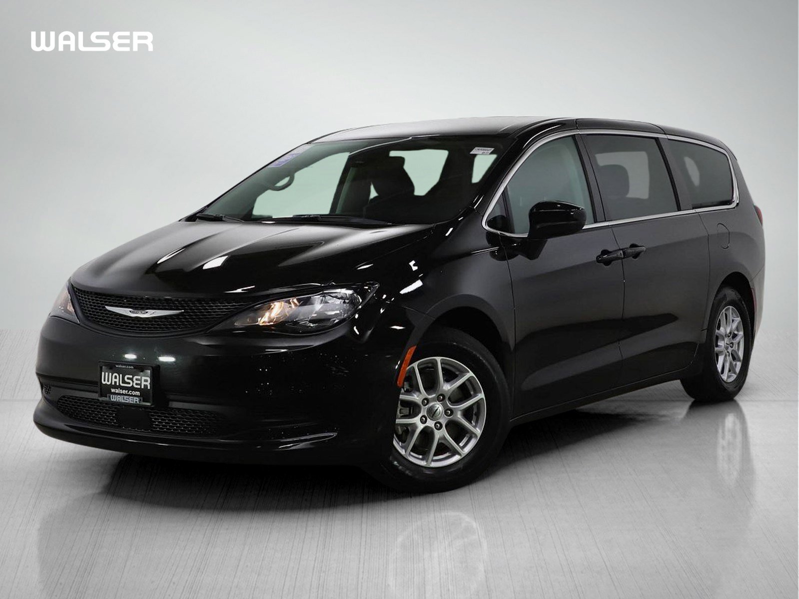 Used 2024 Chrysler Voyager LX image 1