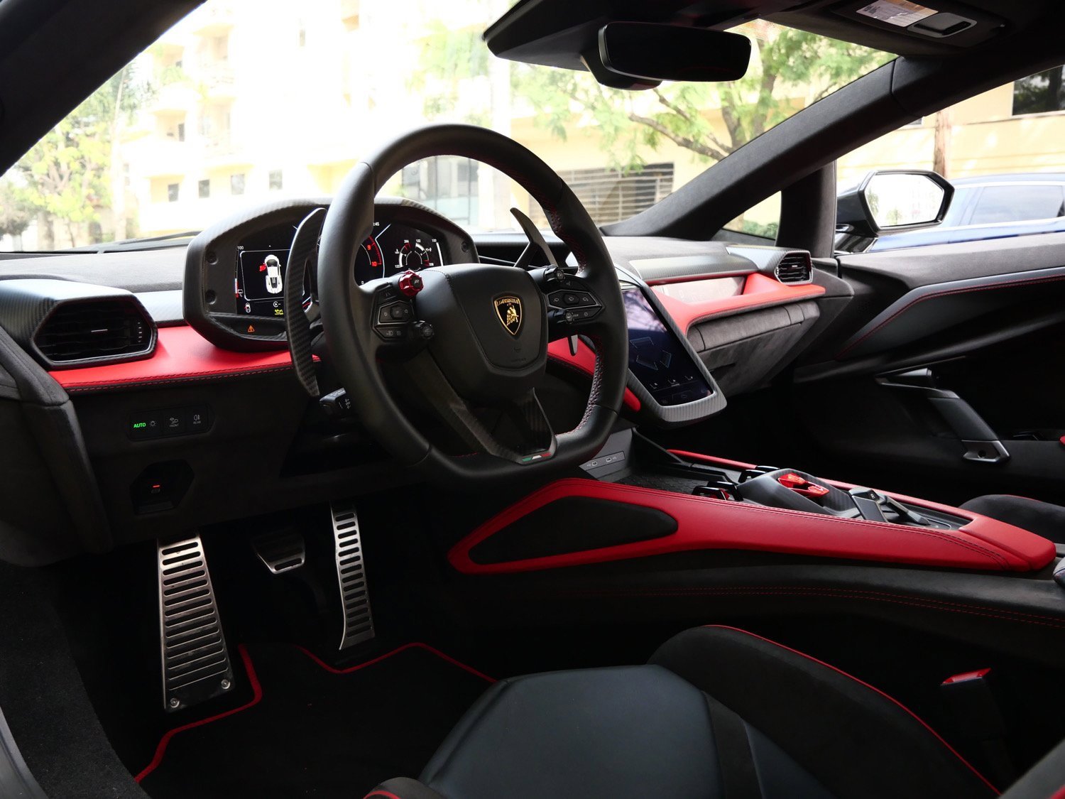 Used 2024 Lamborghini Revuelto image 21