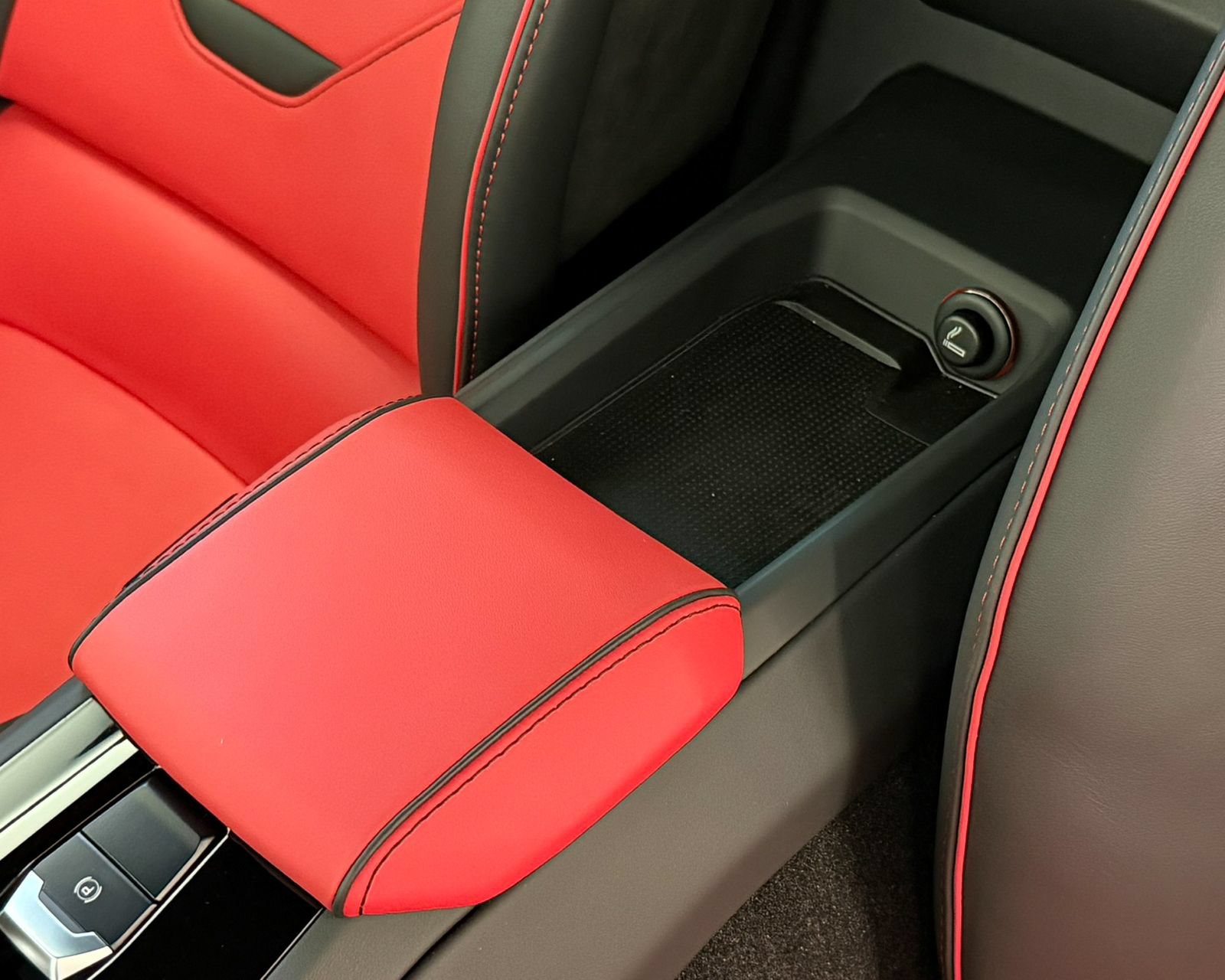 Used 2022 Lamborghini Huracan EVO RWD image 30