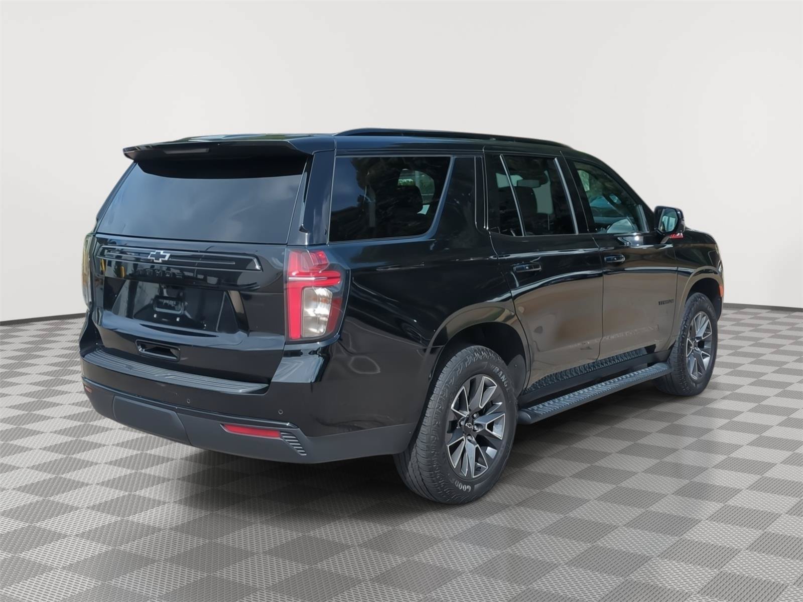 Used 2024 Chevrolet Tahoe Z71 w/ Luxury Package AWD/4WD image 5