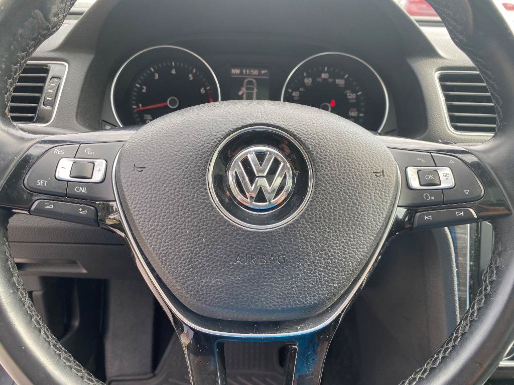 Used 2017 Volkswagen Passat 1.8T SE FWD image 36