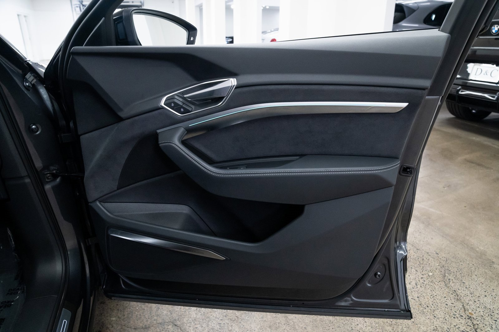 Used 2022 Audi e-tron S Prestige w/ Prestige Package image 24