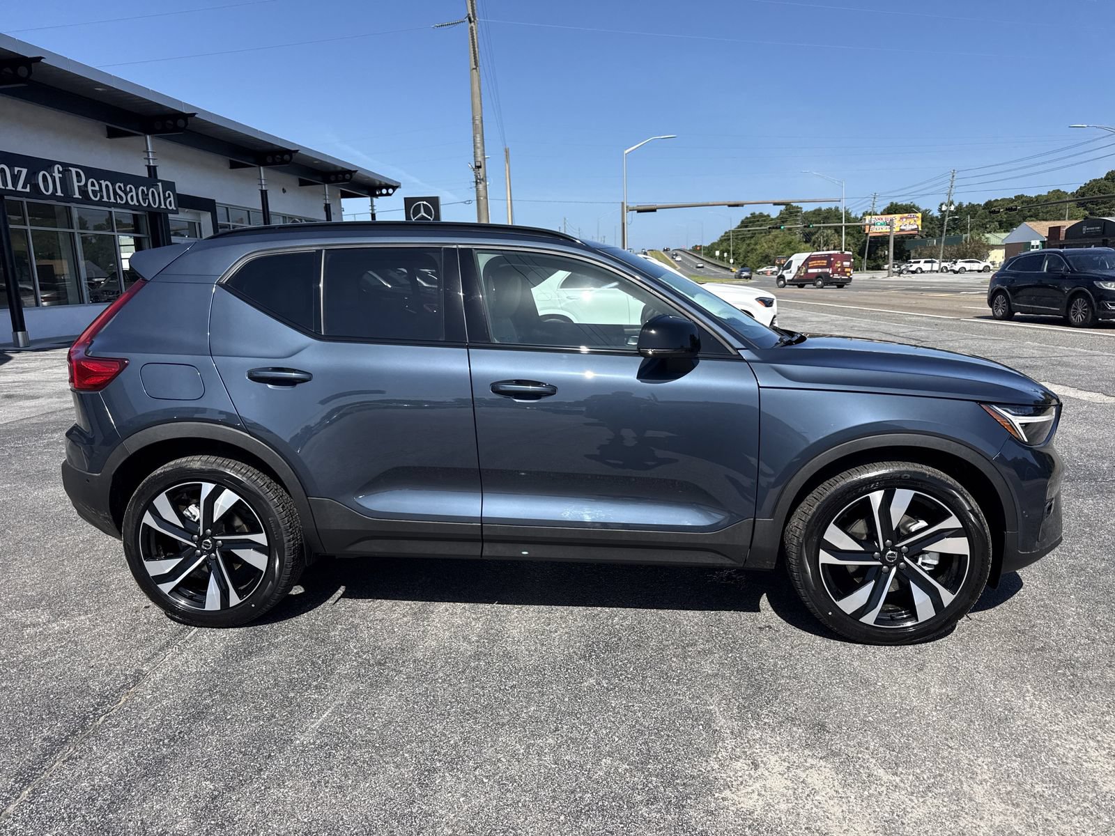 New 2026 Volvo XC40 B5 Ultra w/ Climate Package AWD/4WD image 6