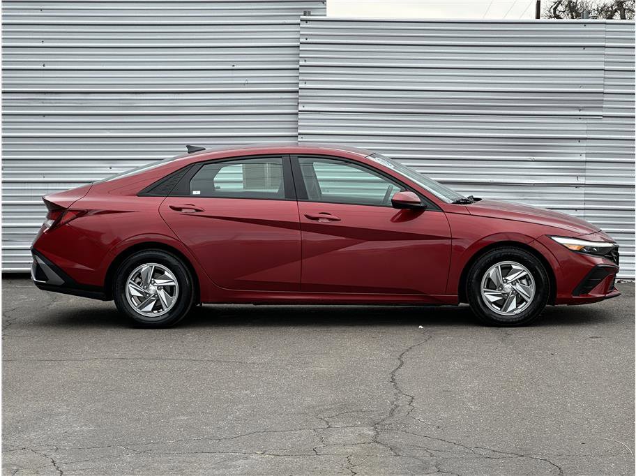 Used 2024 Hyundai Elantra SE image 9
