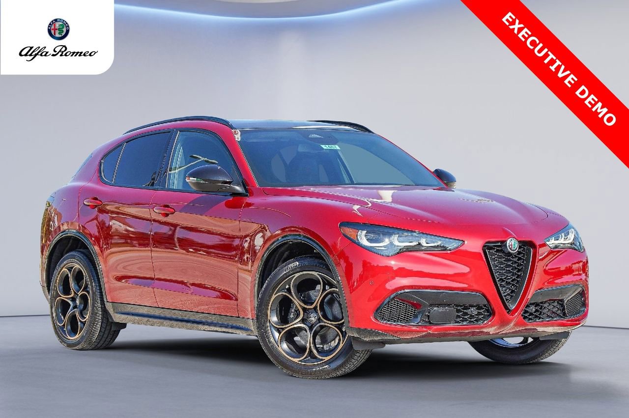 New 2025 Alfa Romeo Stelvio Sprint image 1