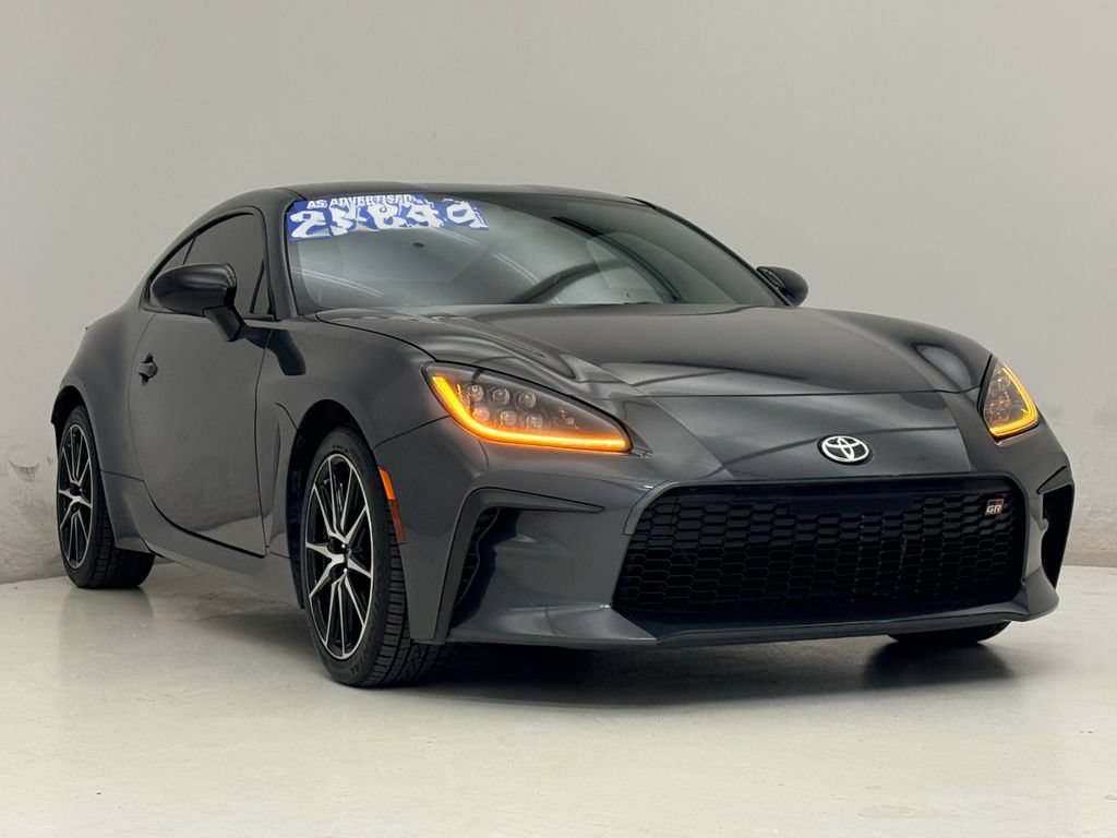 Used 2022 Toyota GR86 RWD image 4