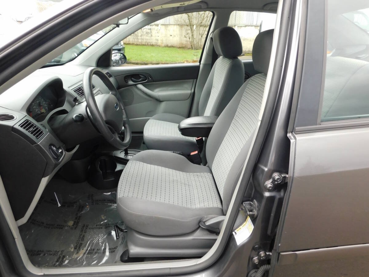 Used 2006 Ford Focus SES FWD image 6
