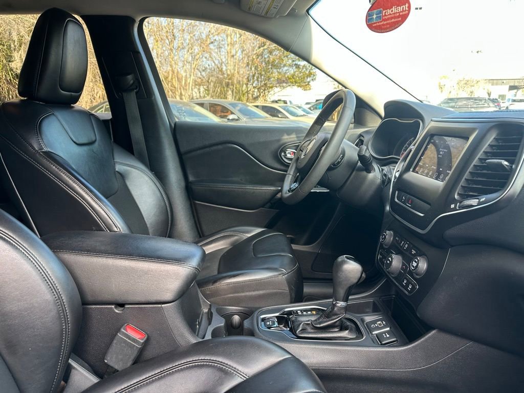 Used 2020 Jeep Cherokee Latitude Plus FWD image 28