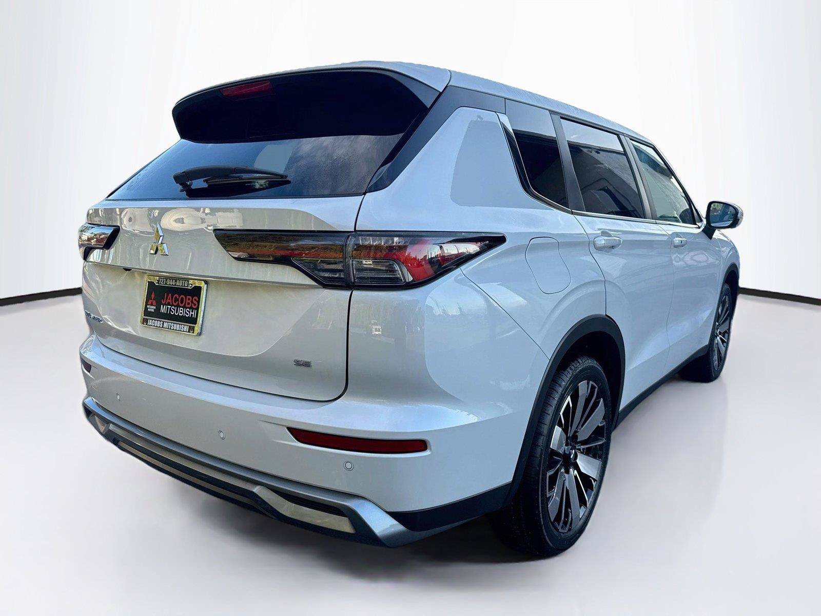 New 2026 Mitsubishi Outlander SE FWD image 5