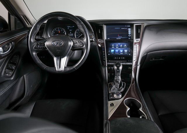 Used 2018 INFINITI Q50 Luxe w/ Essential Package (2.0T Luxe) image 13