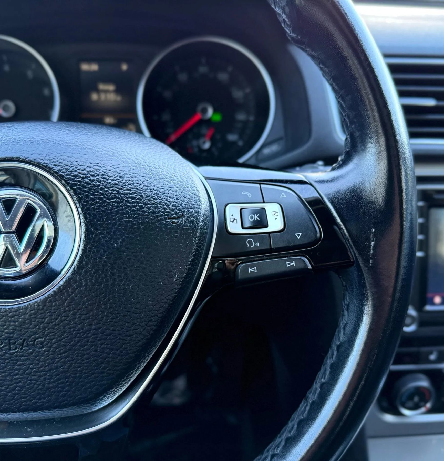 Used 2019 Volkswagen Passat 2.0T Wolfsburg w/ Wheels & Sunroof Package image 15