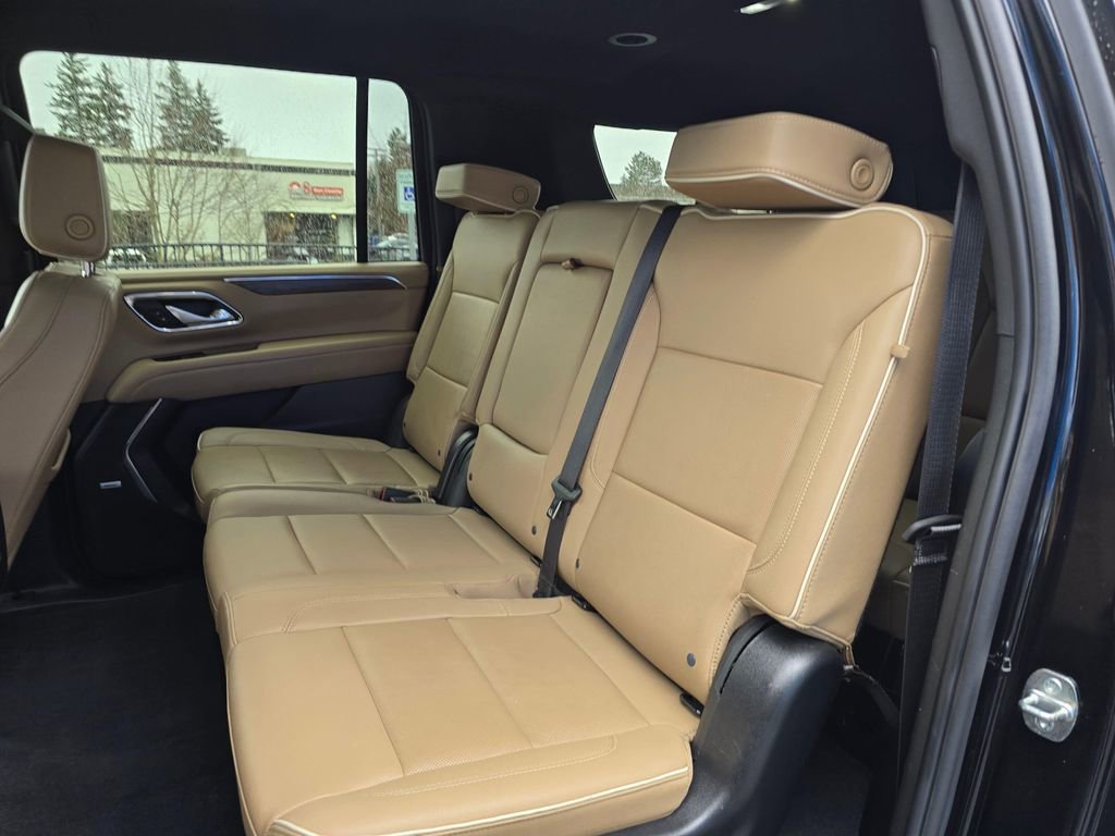 Used 2024 Chevrolet Suburban Premier AWD/4WD image 18