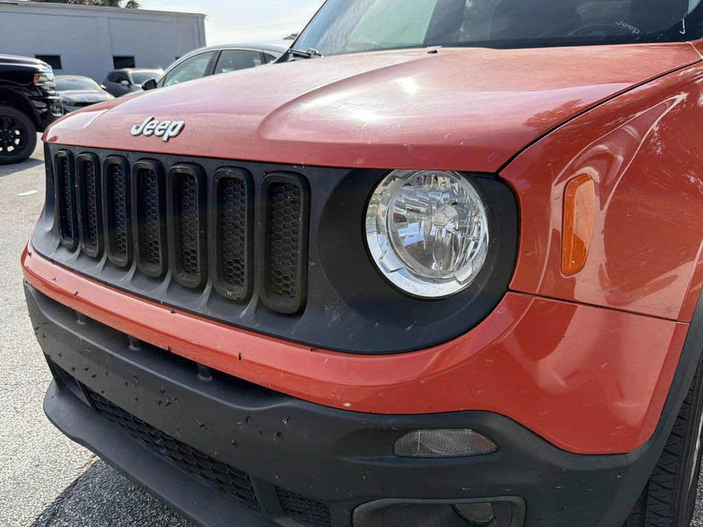 Used 2017 Jeep Renegade Latitude FWD image 4