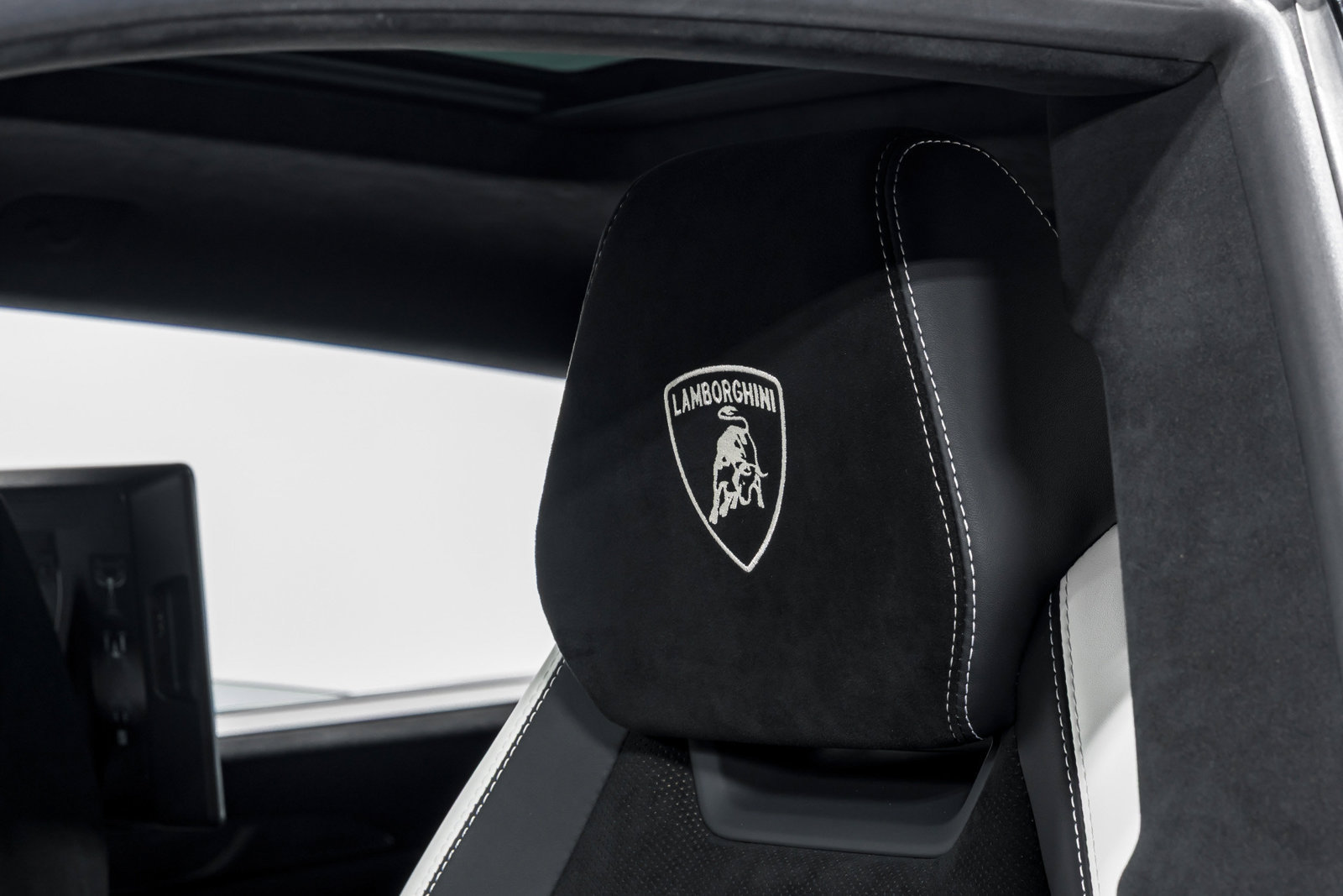Used 2023 Lamborghini Urus Performante AWD/4WD image 21
