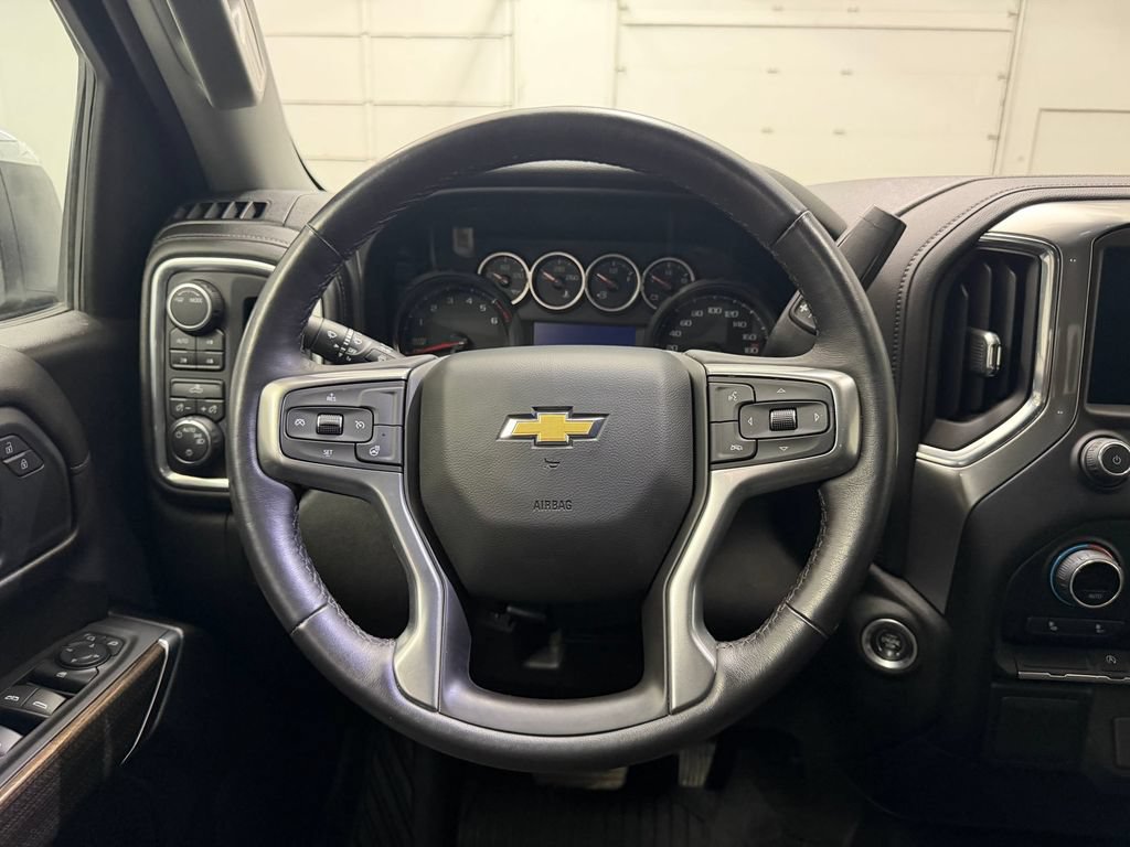 Used 2022 Chevrolet Silverado 1500 LT AWD/4WD image 11