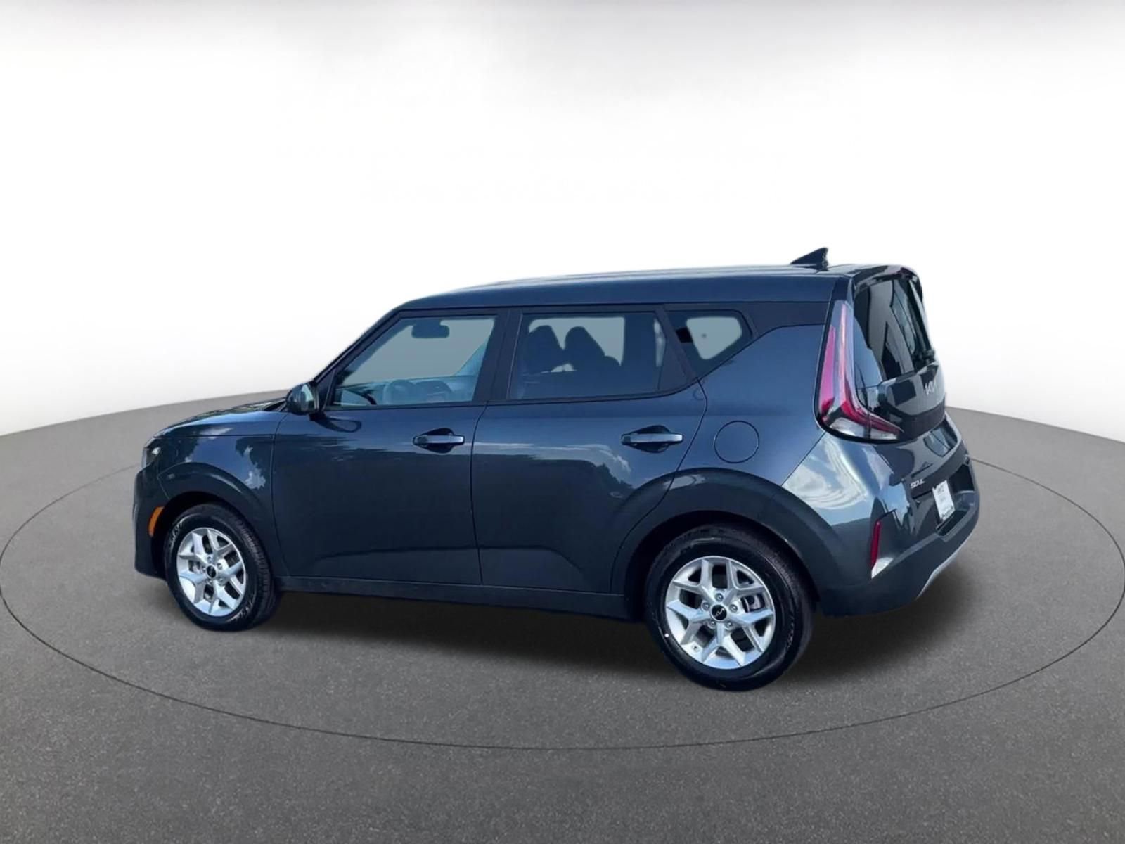 Used 2025 Kia Soul LX w/ LX Technology Package FWD image 10