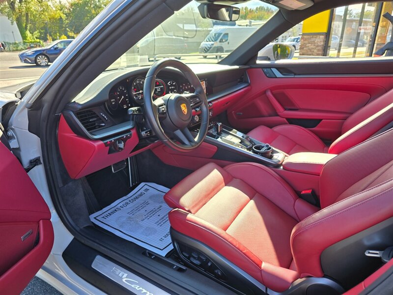 Used 2024 Porsche 911 Carrera 4 AWD/4WD image 17