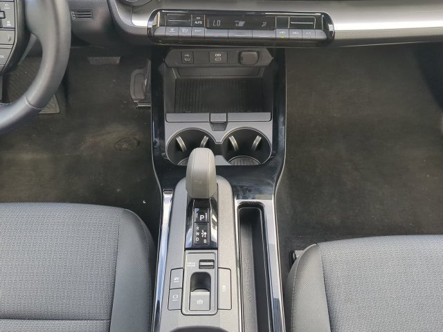 Used 2025 Toyota Prius LE FWD image 20
