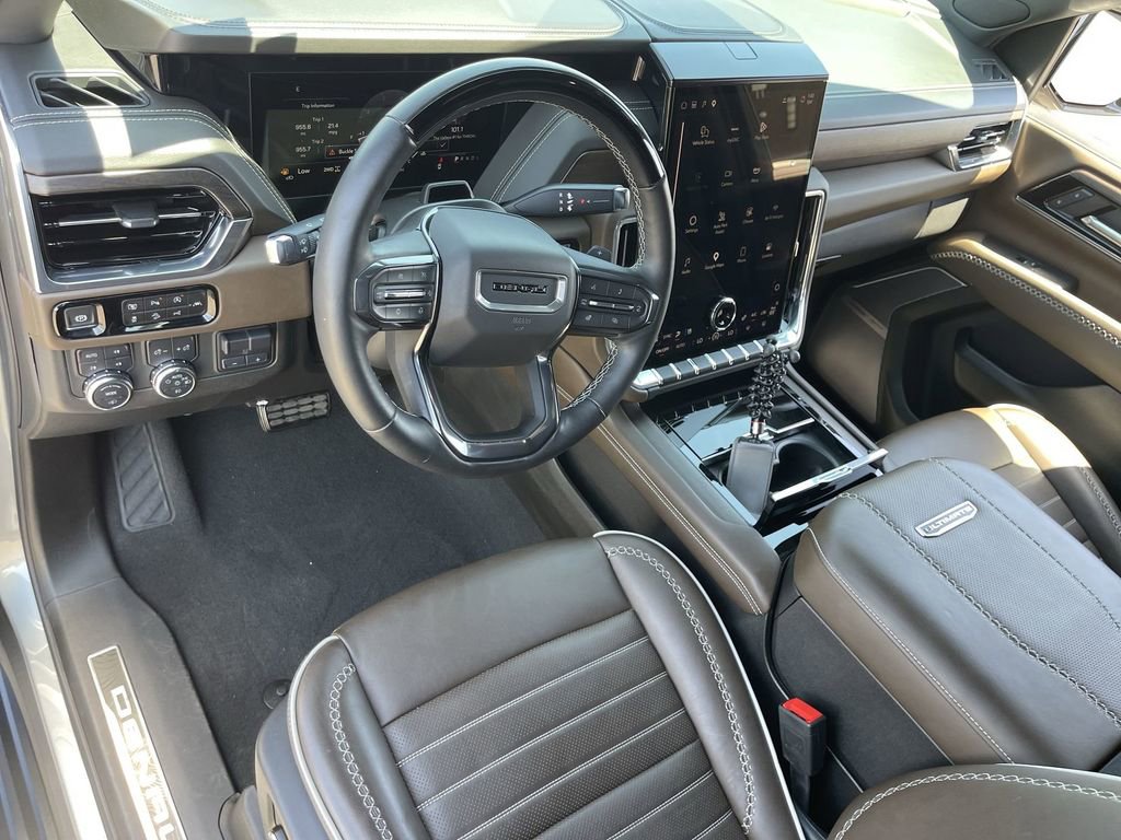 Used 2025 GMC Yukon Denali Ultimate AWD/4WD image 10