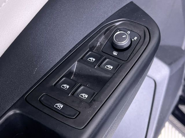 Used 2025 Volkswagen Taos SEL image 13